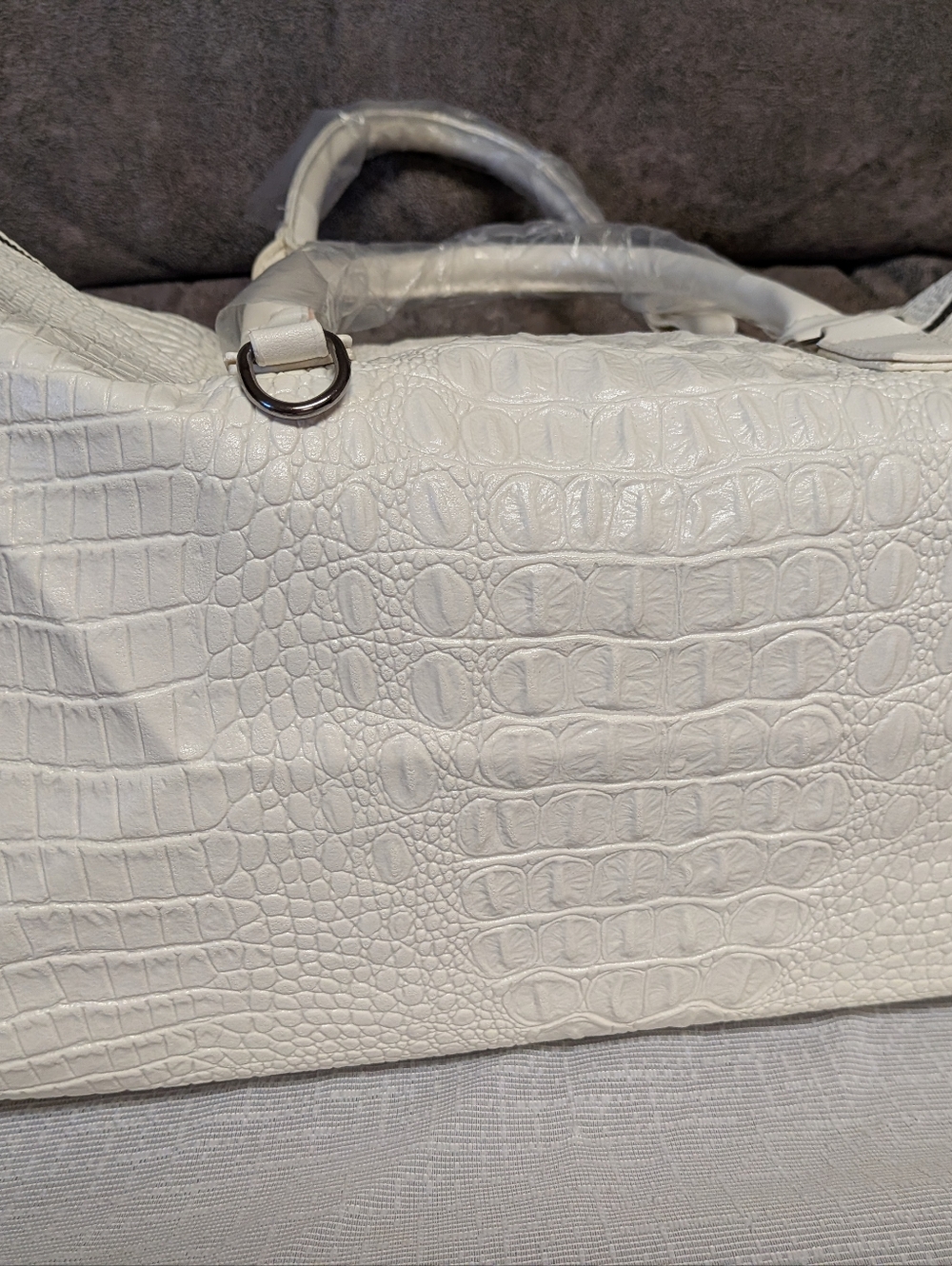 Chic White Alligator Embossed Weekender Bag | Chunky Chain Strap & Crossbody NWT - Picture 4 of 8